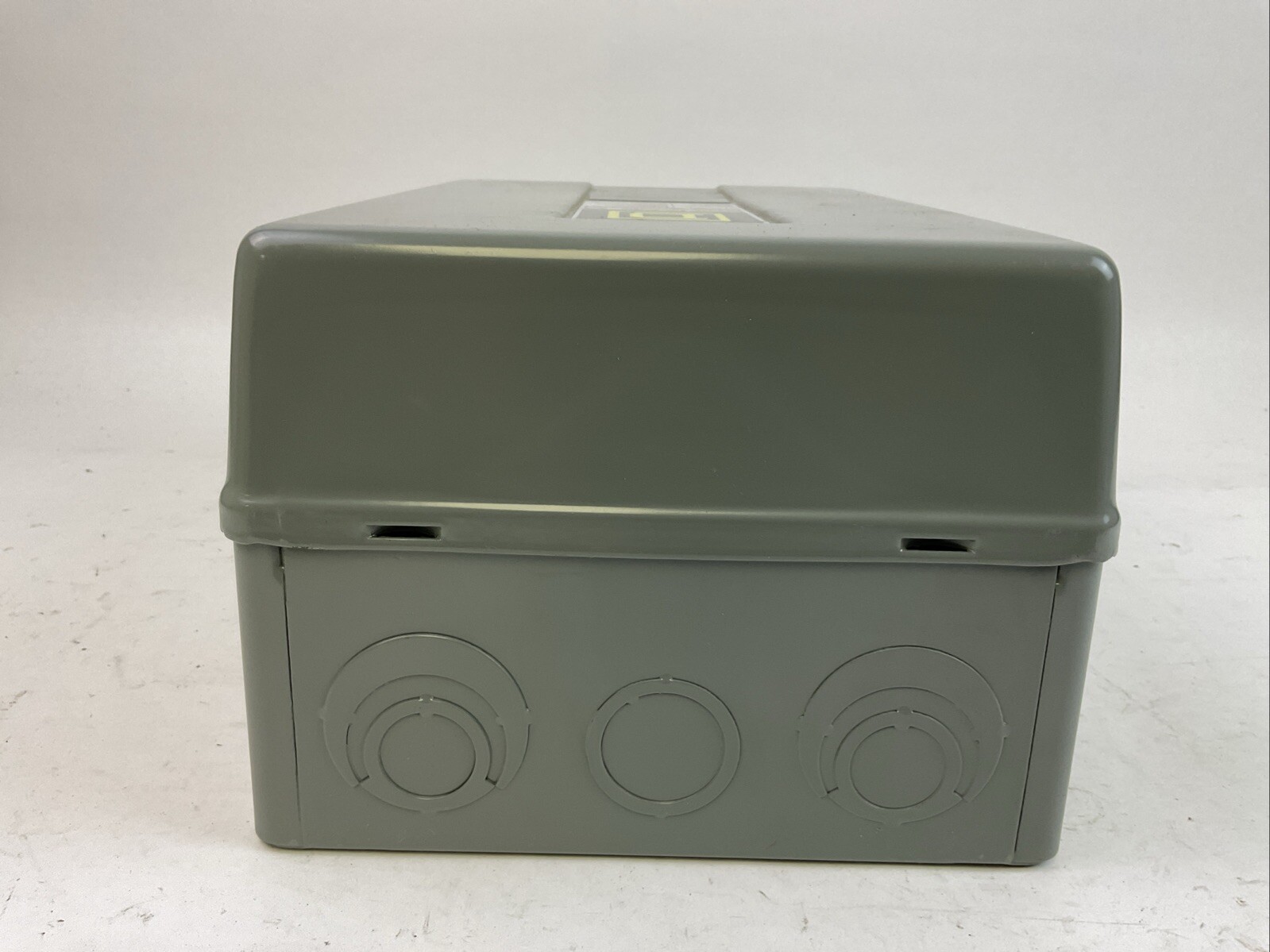 SQUARE D 8502 SDG2V03 SER A AC MAGNETIC NEMA RATED CONTACTOR IN TYPE 1 ENCLOSURE