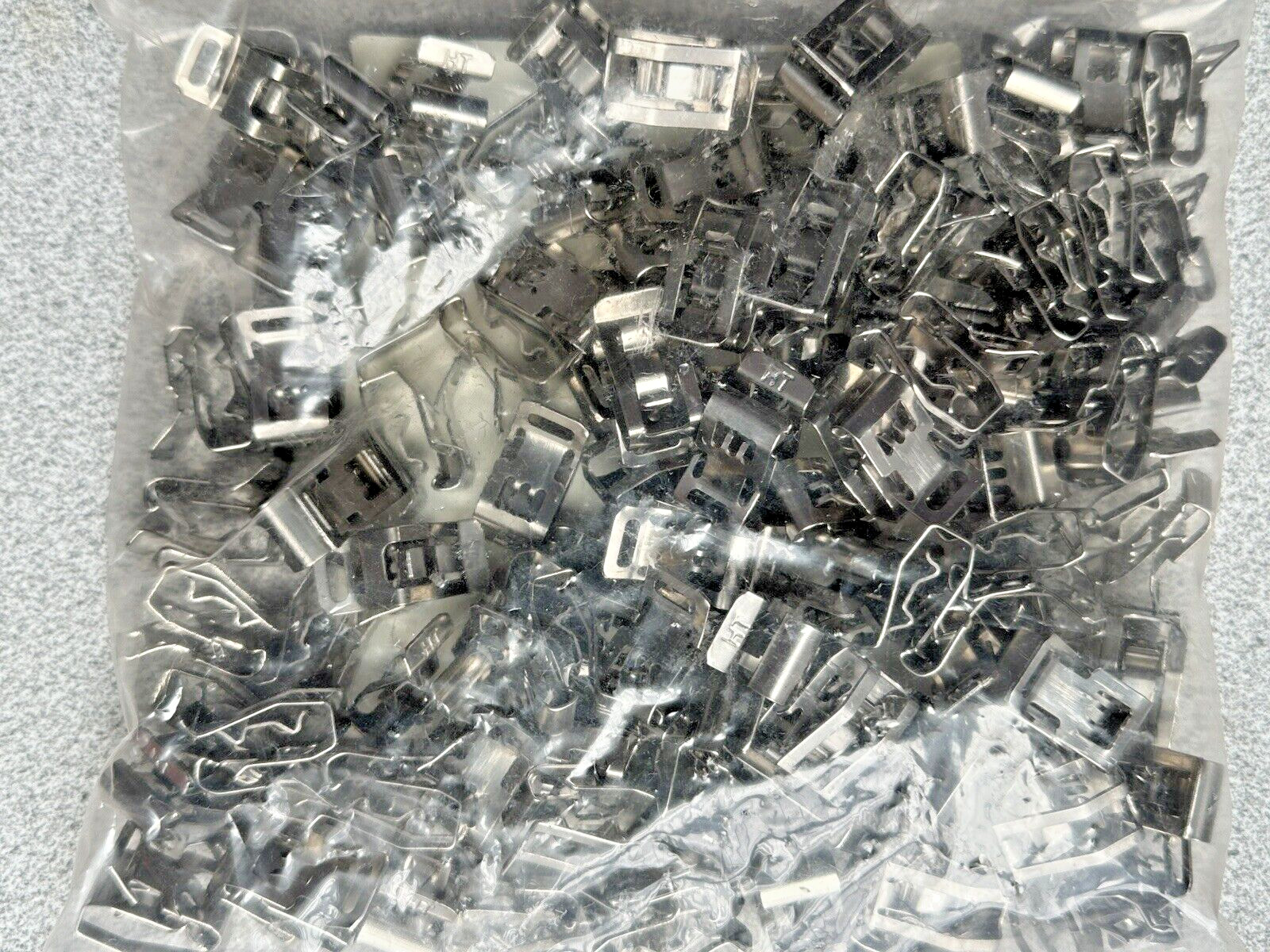New Sealed Bag of 100 Hellermann Tyton MSC2 304 Stainless Solar Clips 151-00982