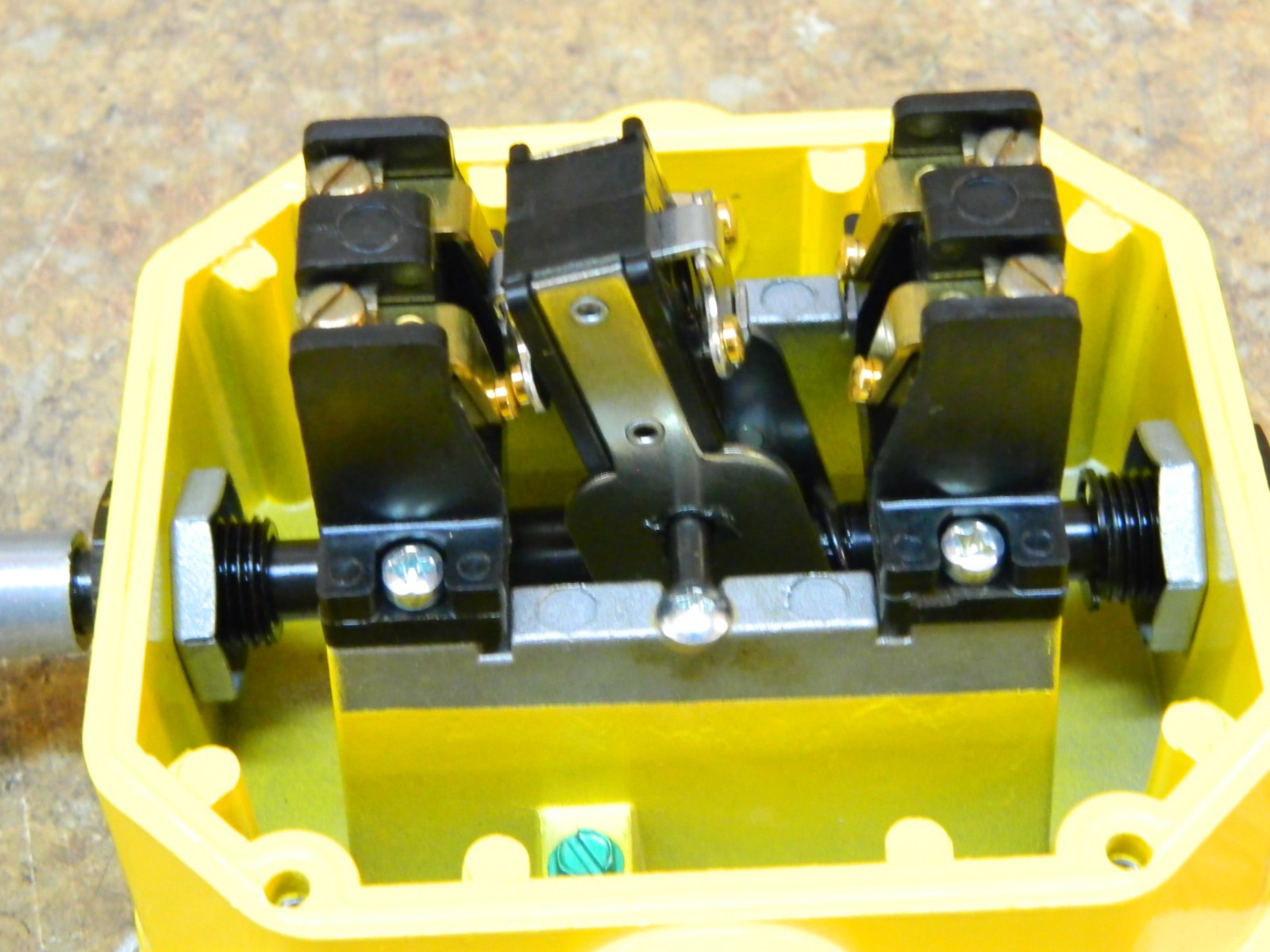 REES 04944-040 CABLE OPERATED SWITCH 15 LBS. TRIP FORCE TYPE 12 & 13 ENCLOSURE