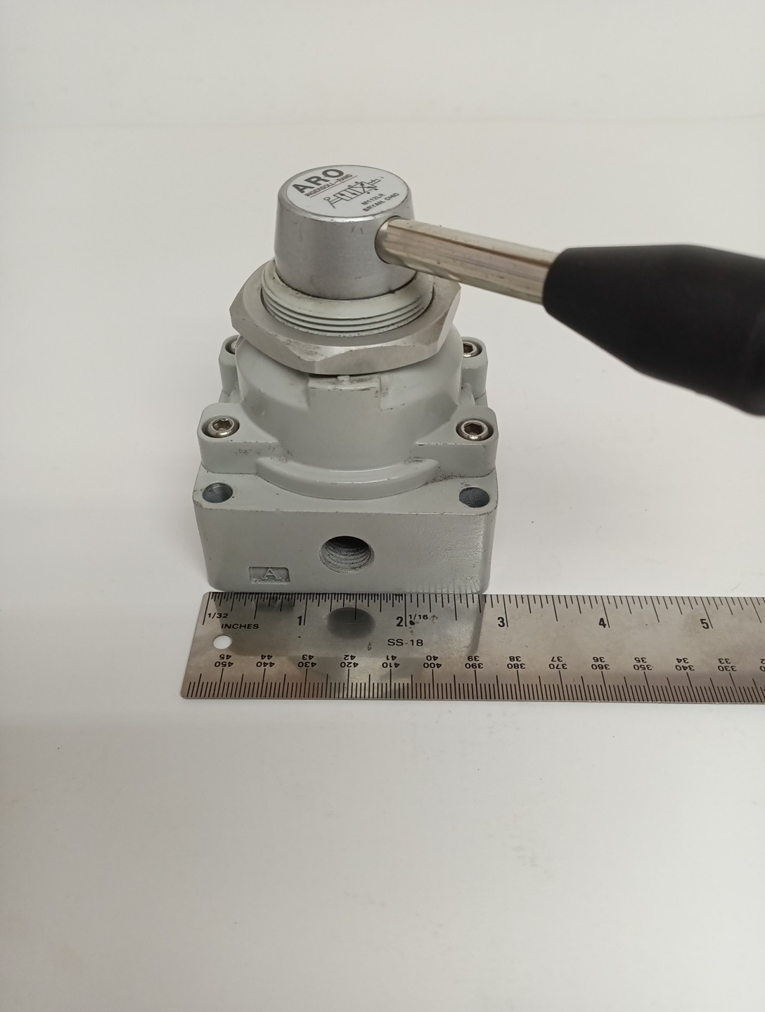 Aro M112lr Manual Air Control Valve,4-Way,1/4In Npt