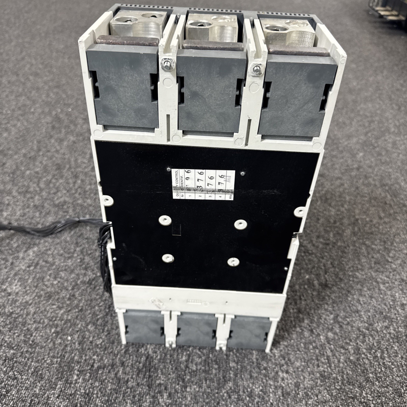 ABB S7H 1000 AMP 600V 3 POLE CIRCUIT BREAKER WITH AUX AND 24V SHUNT TRIP RECON