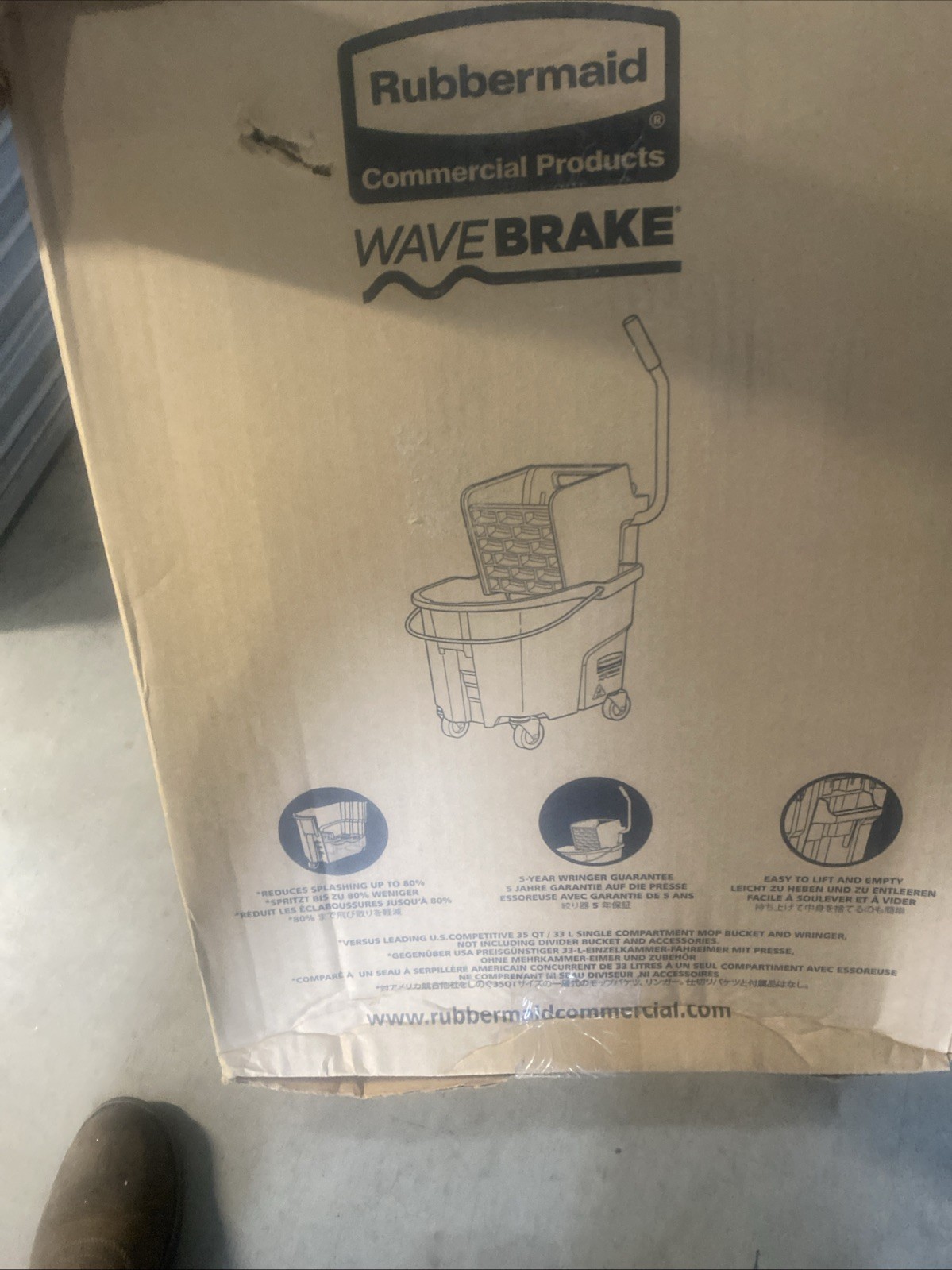 NEW SEALED RUBBERMAID FG758088YEL WAVEBRAKE 35 QUART MOP BUCKET W/ RINGER