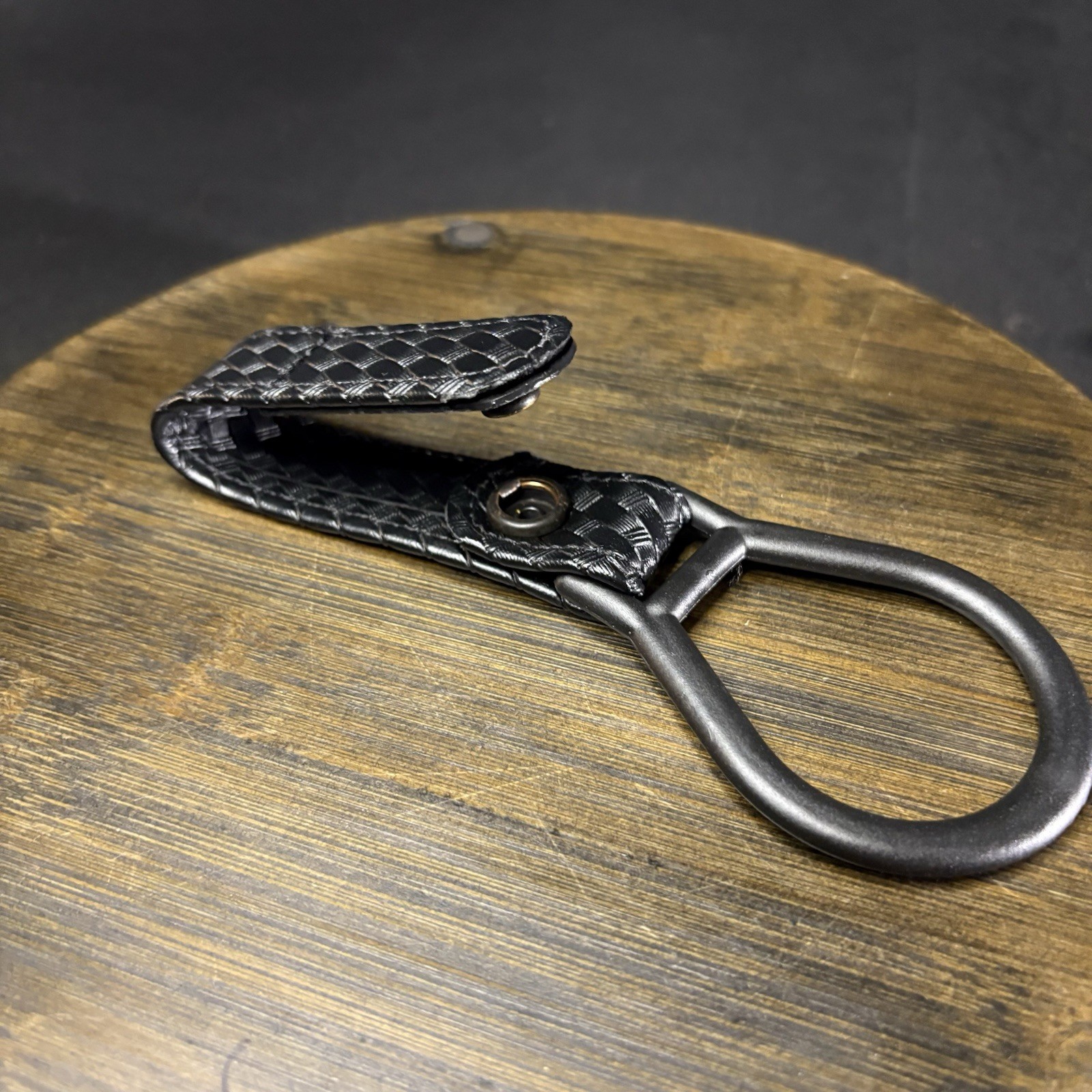 Bianchi 7909 Baton/ Flashlight Ring Holder Black Tooled Basketweave Leather 2.25
