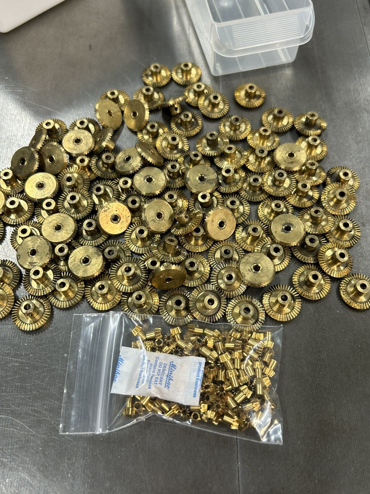 QTY 1 TRADESHIP BRASS 90 DEGREE BEVEL GEAR SET 40/10 TEETH 4:1 RATIO SLOT CAR