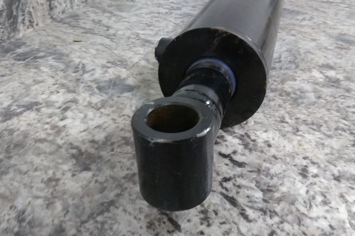 Maxim 288-357 3.5 In Bore Diameter 24 In Stroke L Welded Hydraulic Cylinder