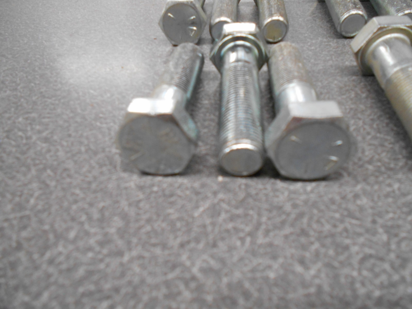 5/8″ x 2-1/2″ Bolt. (Quantity 12) Grade 5 Capscrew Hex Head Bolt. Fine #18. NOS