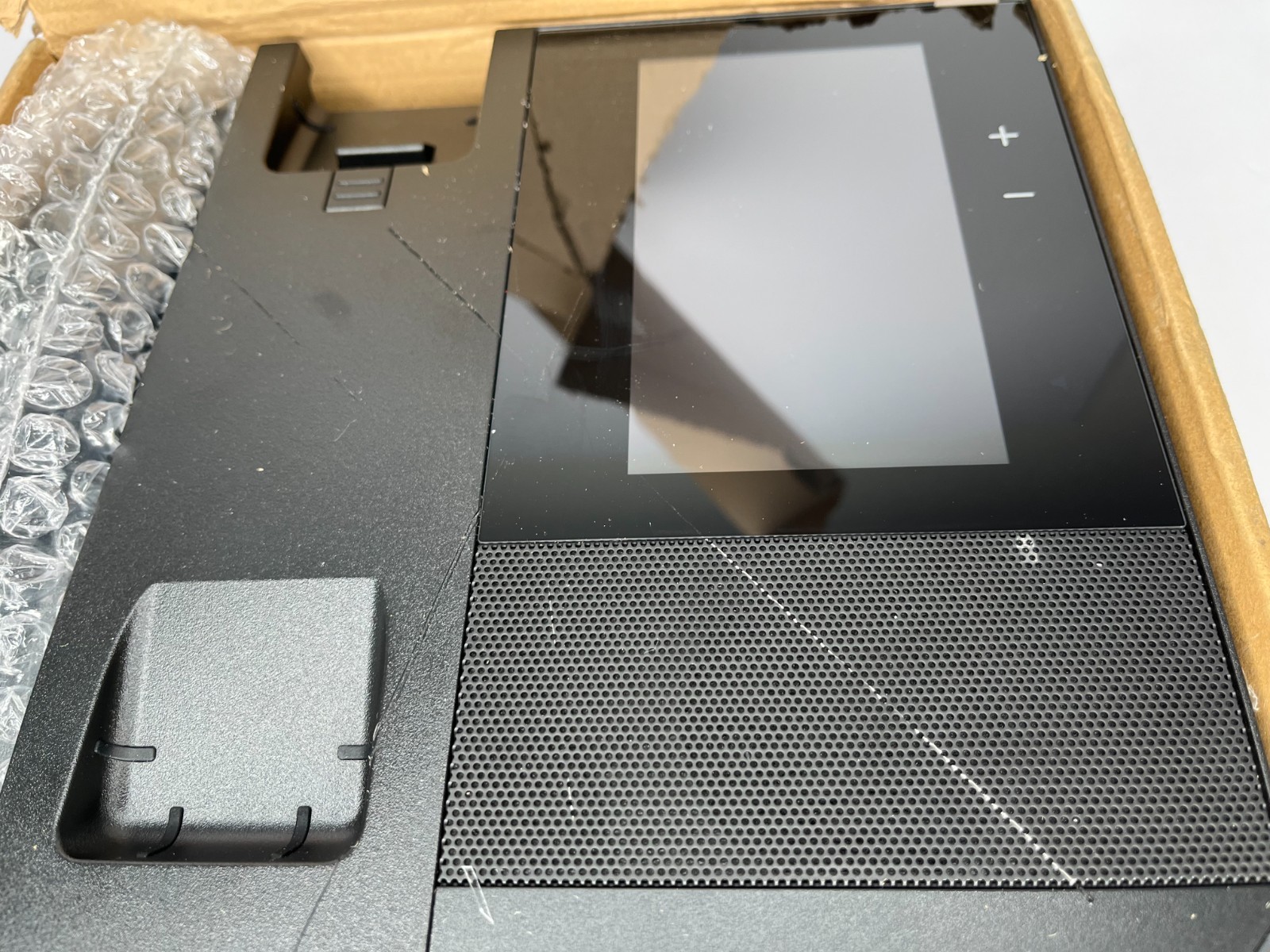 Poly Polycom CCX 400 TEAMS Skype VoIP 2200-49700-019 Scratched