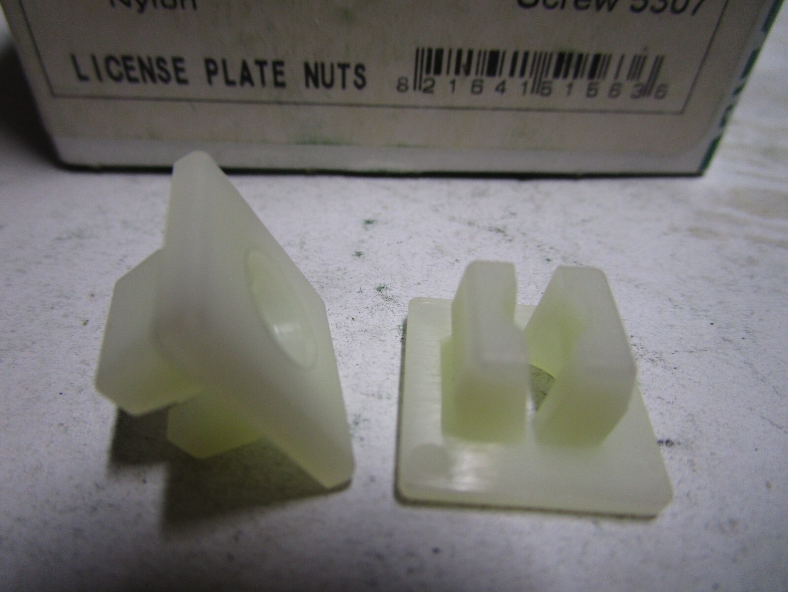 AUVECO 3682 GM LICENSE PLATE NYLON NUT, 1/4-20 SCREW SIZE QTY 50