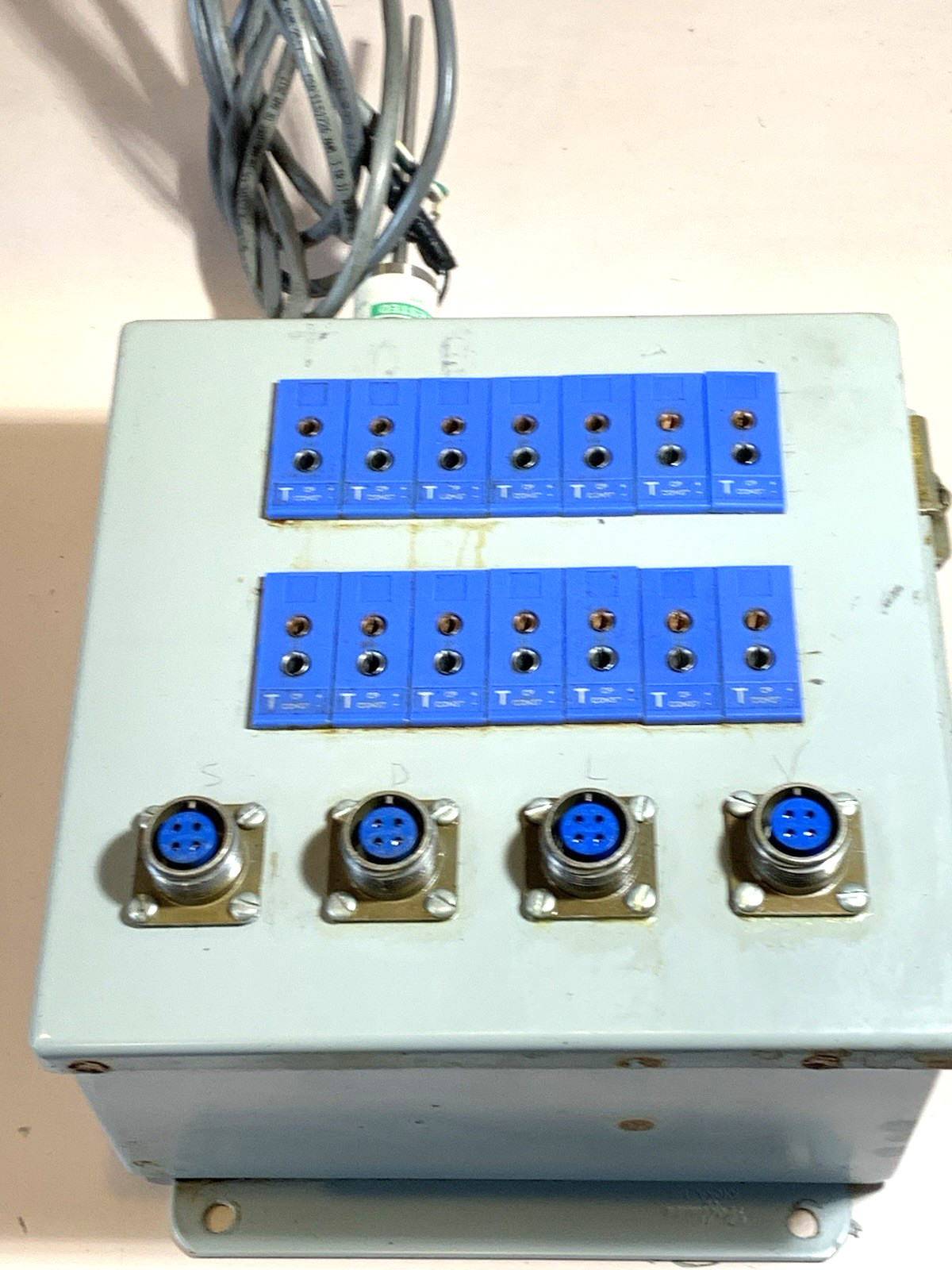 Hoffman Enclosure A-808CH, A-GLK2, 24226-001, Amphenol I4S-2SF, RdF 92-5-0102 *