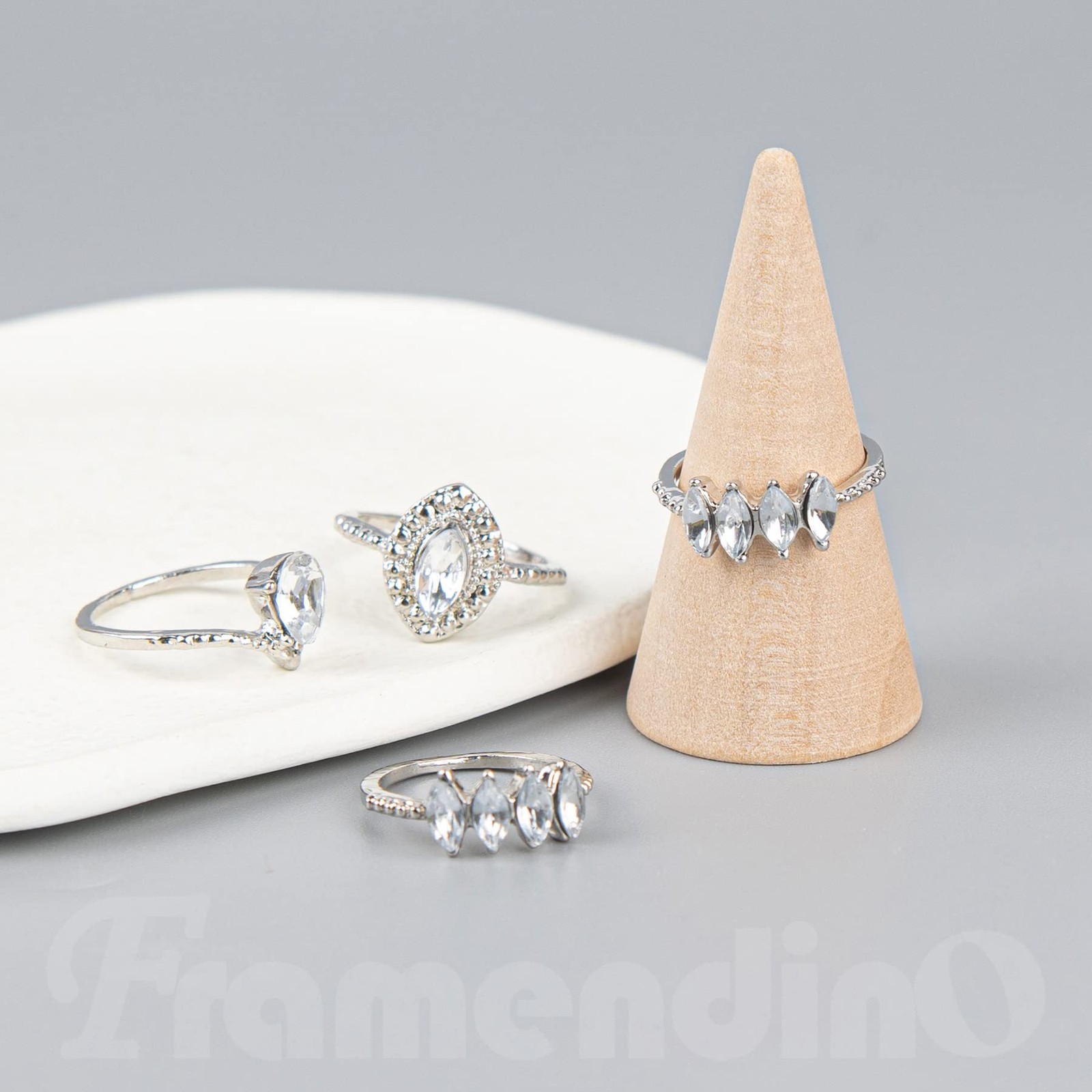 Framendino, 20 Pack Wood Cone Ring Display Stand 20 Pack, Vertical Shaped