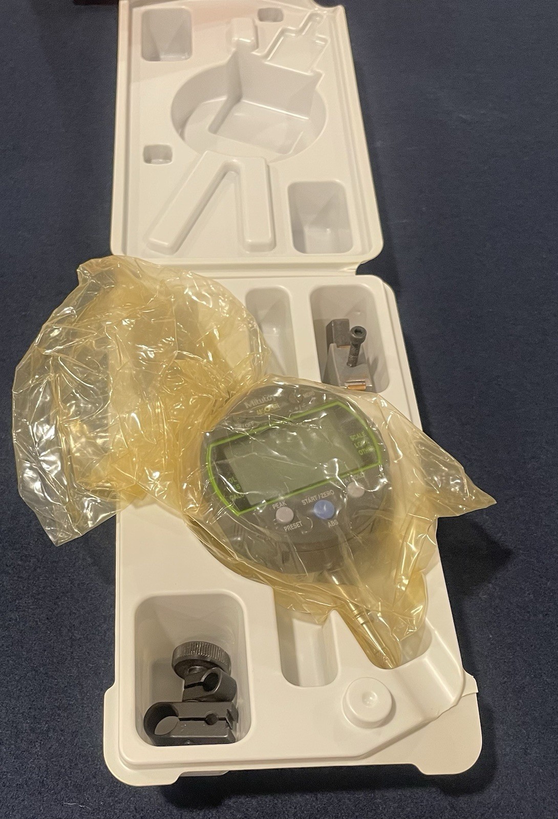 Mitutoyo digital indicator 543-300b great condition