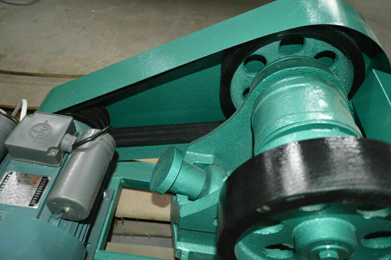 INTBUYING®220V Mini Jaw Crusher Feeding Inlet 2.16″,1400 RPM,250kg/h Crusher