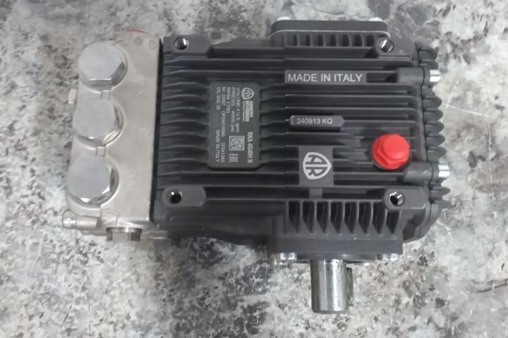 A.R. North America RKA4G40HN-PKG 4000 PSI 4 GPM 1750 RPM Triplex Plunger Pump