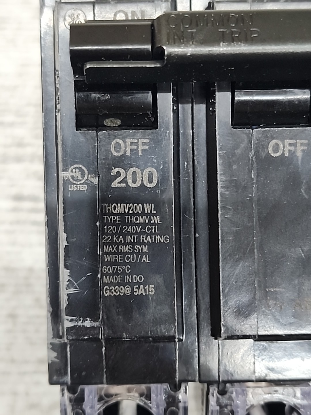 GE THQMV200WL 200 Amp 120/240 Volt 2-Pole Plug-In Mount  Main Circuit Breaker