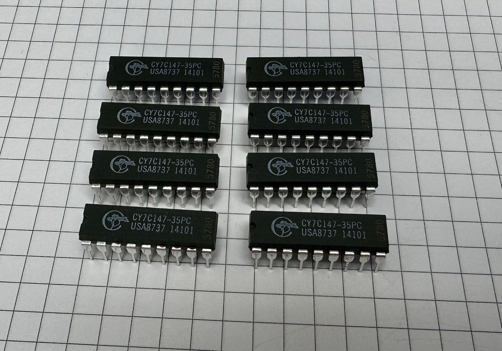 8x CY7C147-35PC 4K x 1 SRAM x8 DIP18 8PCS NOS (like AM2147 2147 CY7C147)