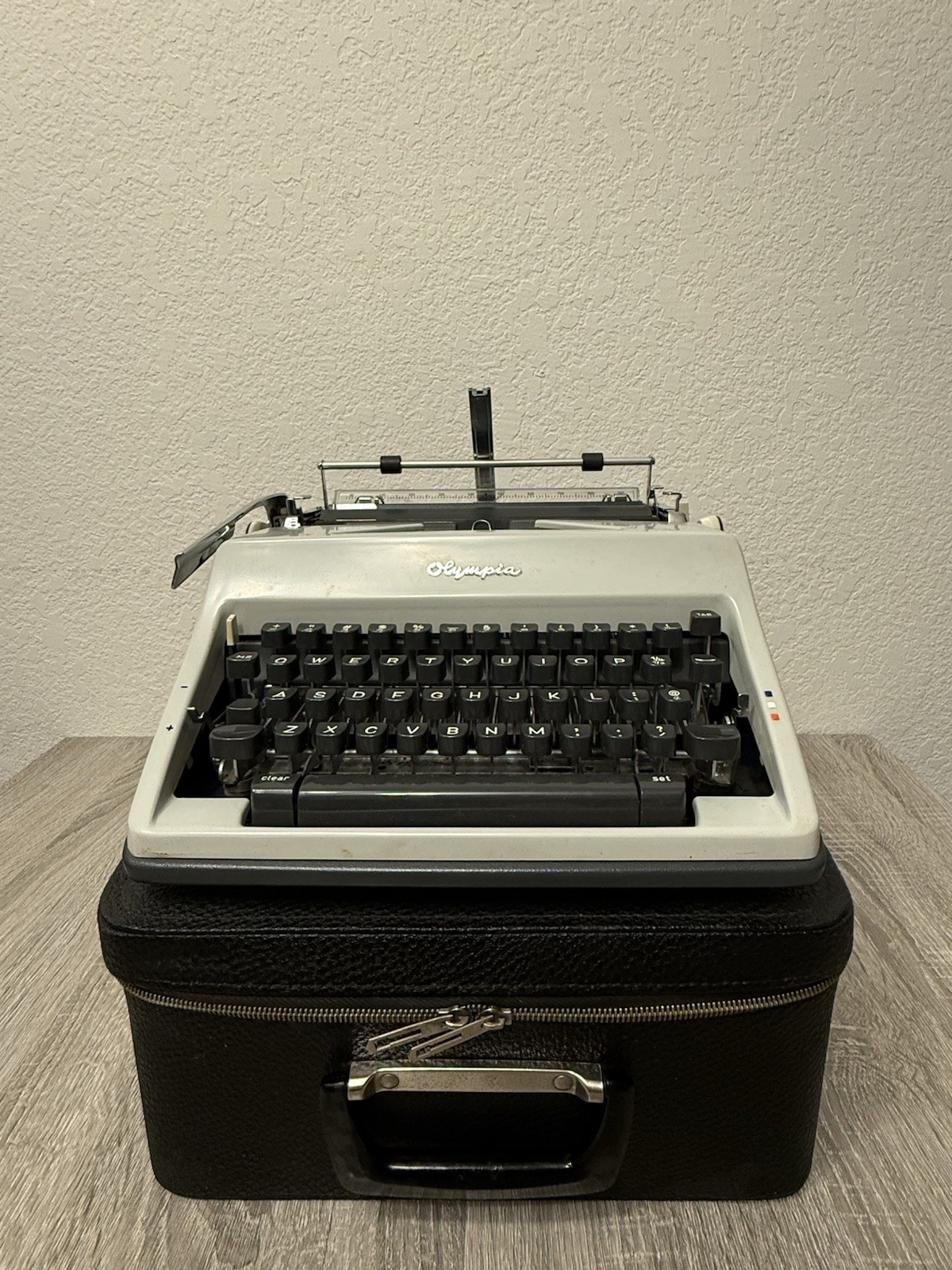1968 Olympia SM9 De Luxe Portable Typewriter – Made in Western Germany – Working