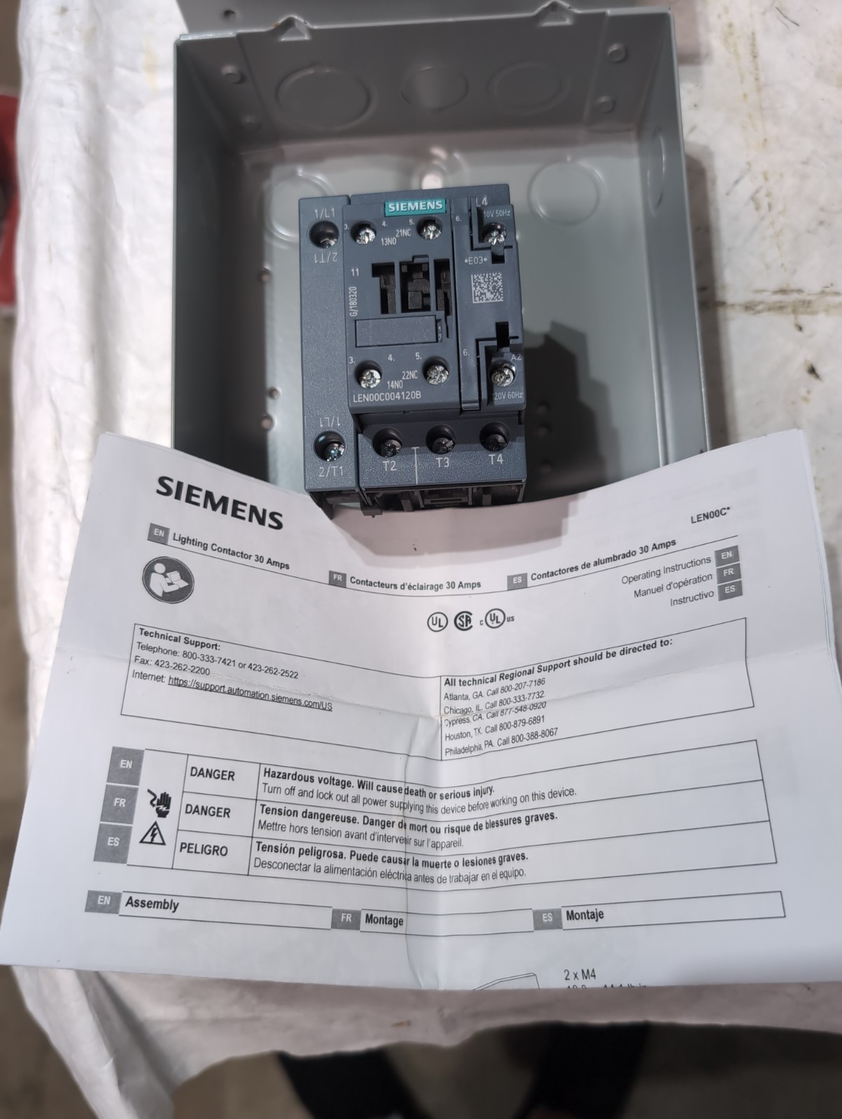 New Siemens LEN01C004120B 4 Pole 30A Electrically Held Lighting Contactor