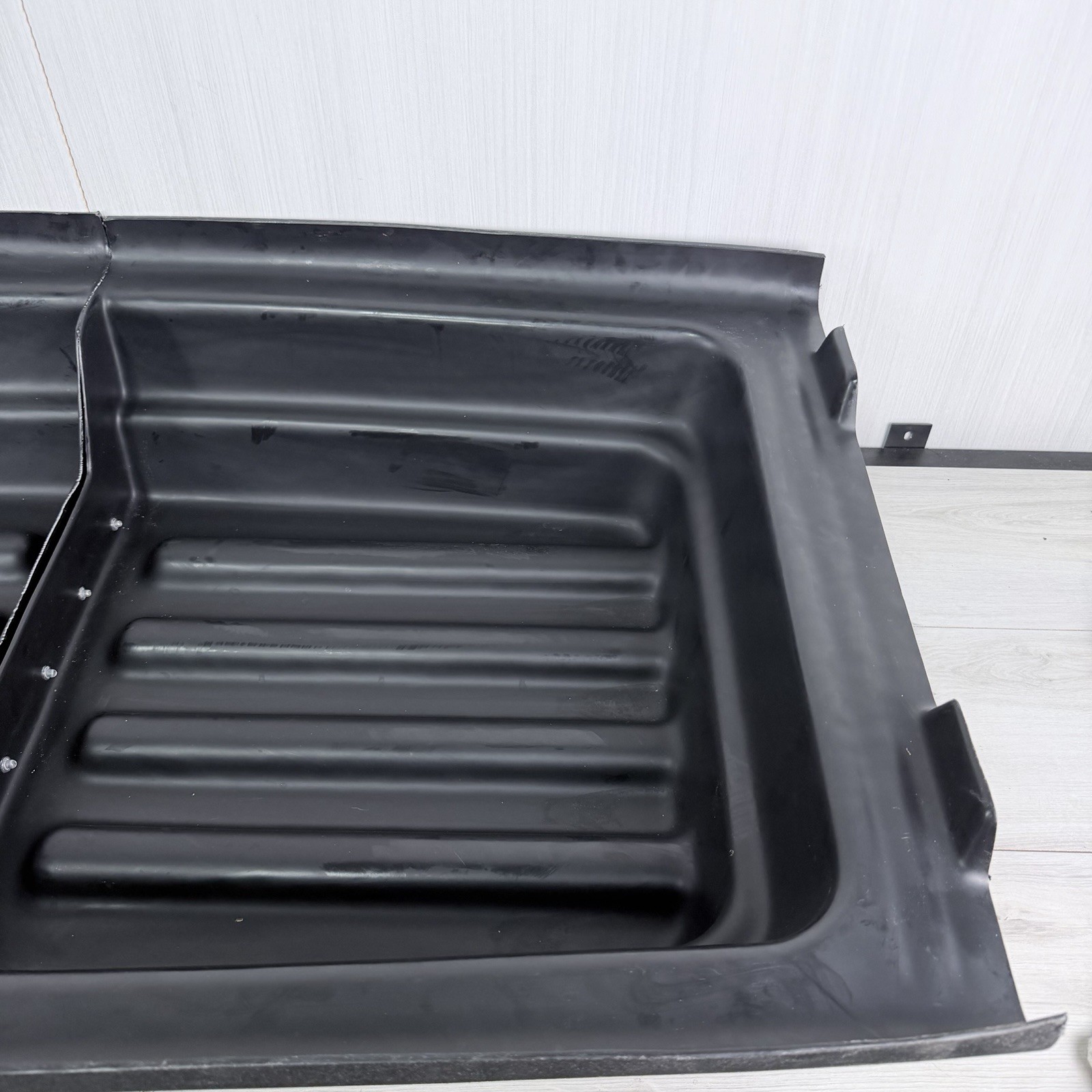 Rubbermaid Commercial Fg102800bla Tilt Truck Lid, Black, Fits 20-1/4 Cu. Ft.