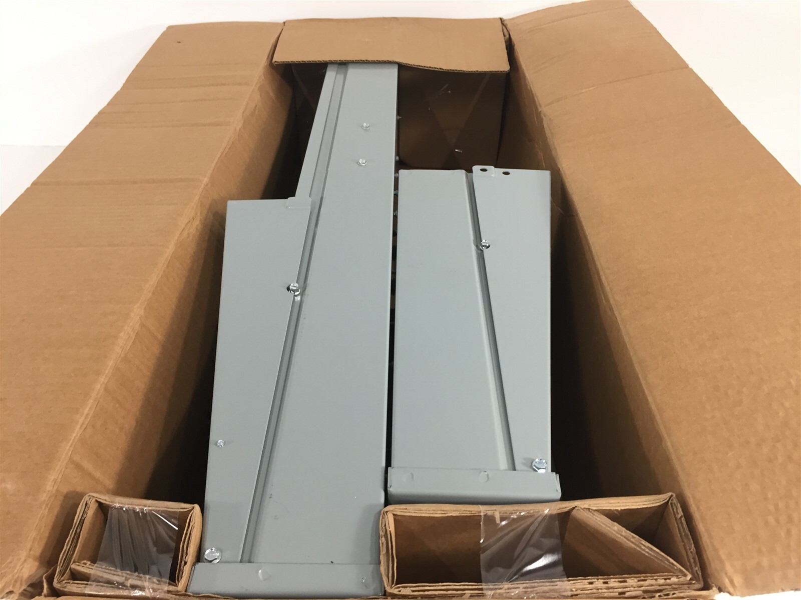 Eaton 125A Power Outlet Panel 1PH 3 Wire Back To Back Pedestal Mount CHUBX