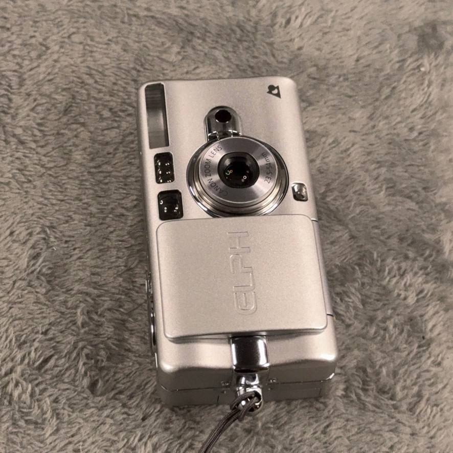 Canon ELPH Z3 APS Film Camera Silver 23.5-54mm Zoom Lens with Leather Case