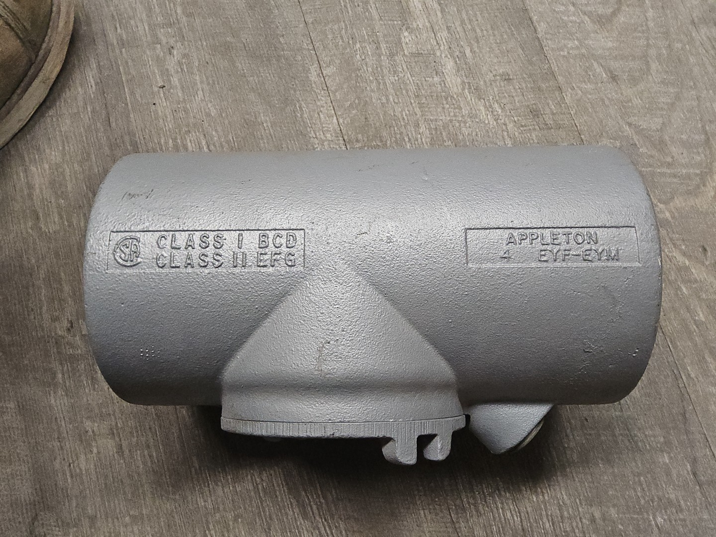 Appleton EYF-400, 4″, Malleable Iron, Female, Conduit Sealing Fitting, 1 pc NOS