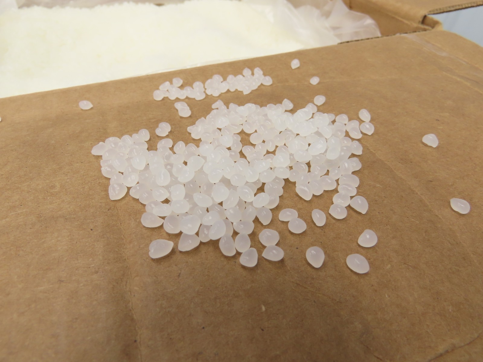 Henkel 8990 Technomelt Hot Melt Adhesive Glue 30lbs Carton BB 3/9/2026