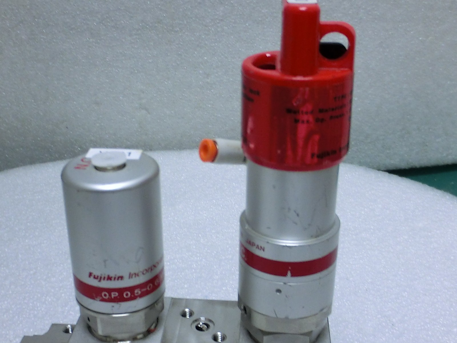 Lam Research 766-077821-103 Rev D Fujikin 705774 Pneumatic Valve,Used,Jp+9773