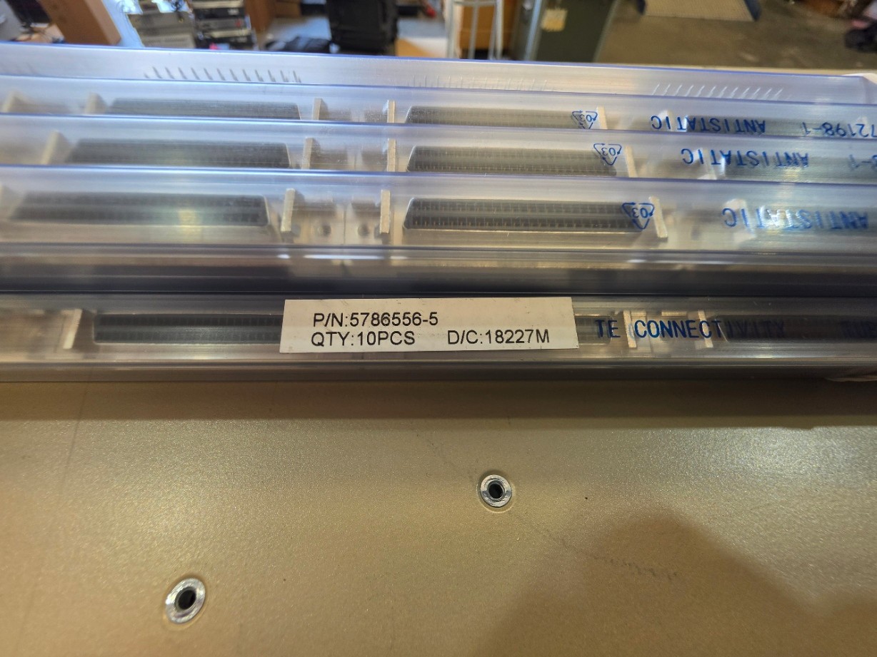 AMP/TYCO 5786556-5 Connector Assembly 200 Pieces!