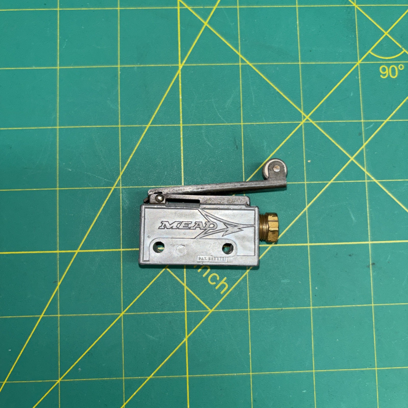 Mead MV-75 Micro-Line 3-Way Roller Lever Pneumatic Valve Body Only