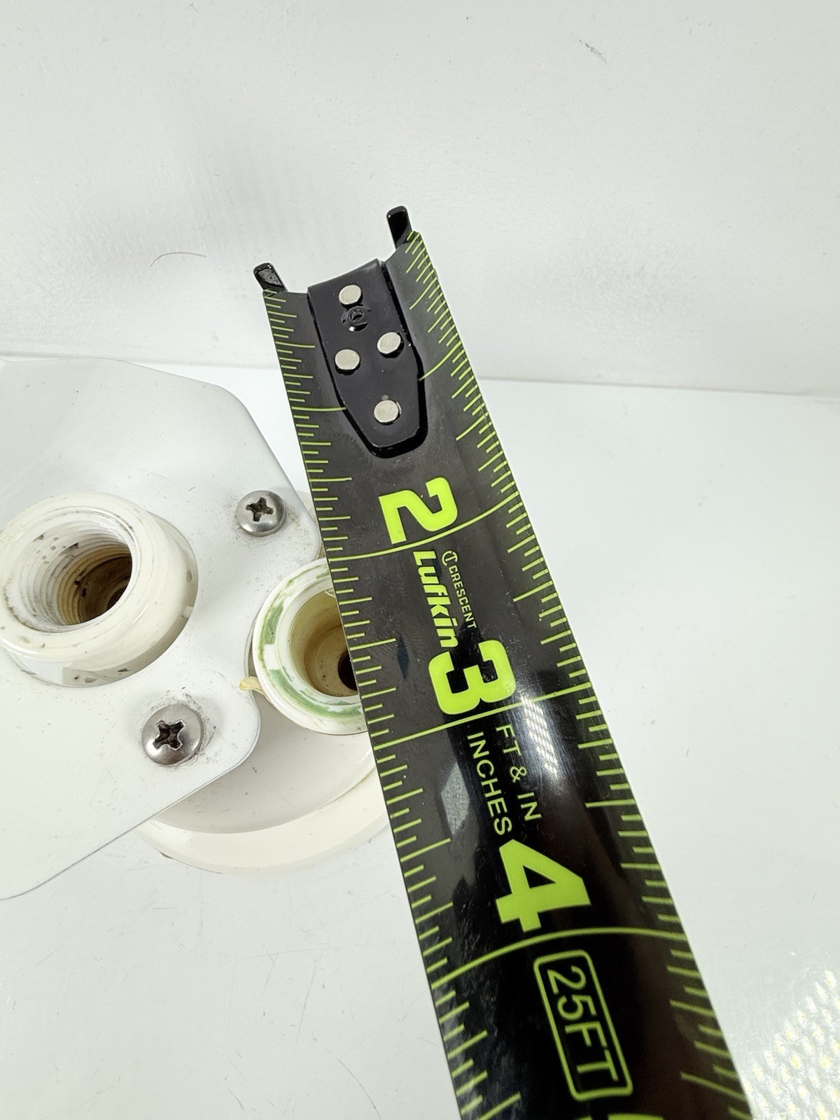 3M Aqua-Pure water filter system head unit. 3/8 replaceable cartridges.