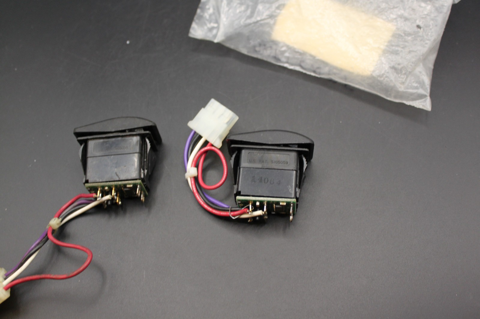 Lot of 2 Carling Illuminated Rocker Switch 28VDC Harness Mart Cart Style