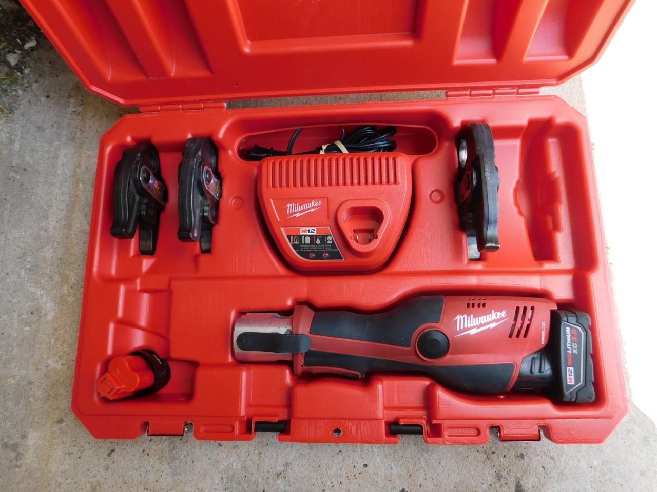 MILWAUKEE 2473-20 M12 PRESS TOOL WITH 3 JAWS 1/2″,3/4″, and 1″ PRESSING TOOL
