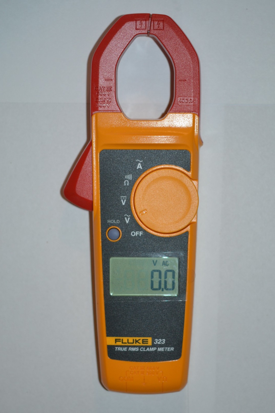 Fluke 323 True-RMS Digital Clamp Meter, 600V AC & DC Voltage With Caring Case