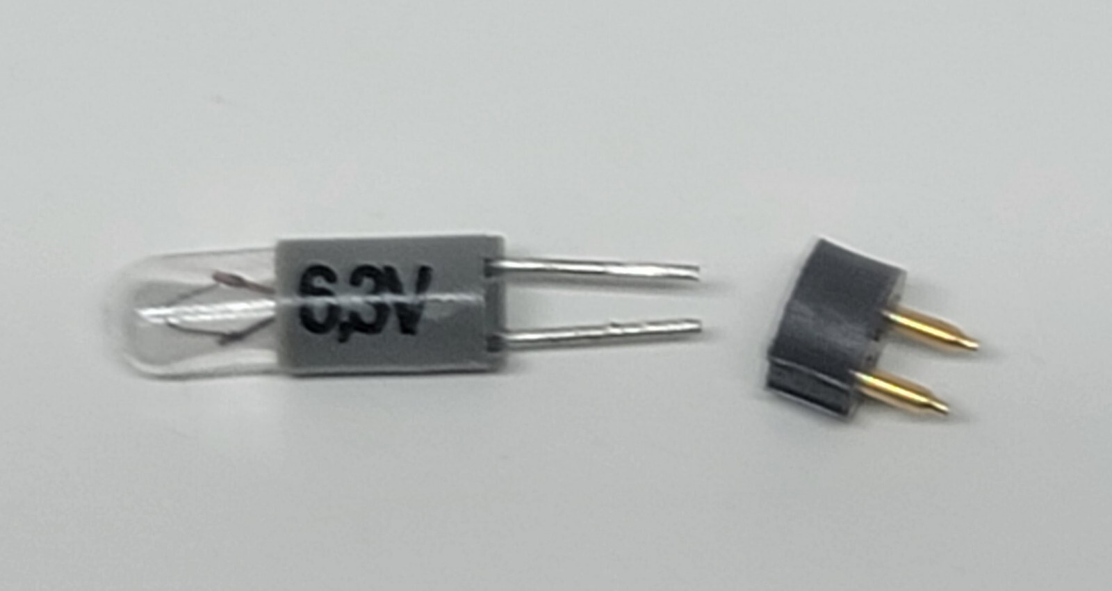 Lot of 10 – 7349 – Subminiature Bi-Pin Lamp, 6.3V, 200mA, 1/8” Pin with Socket