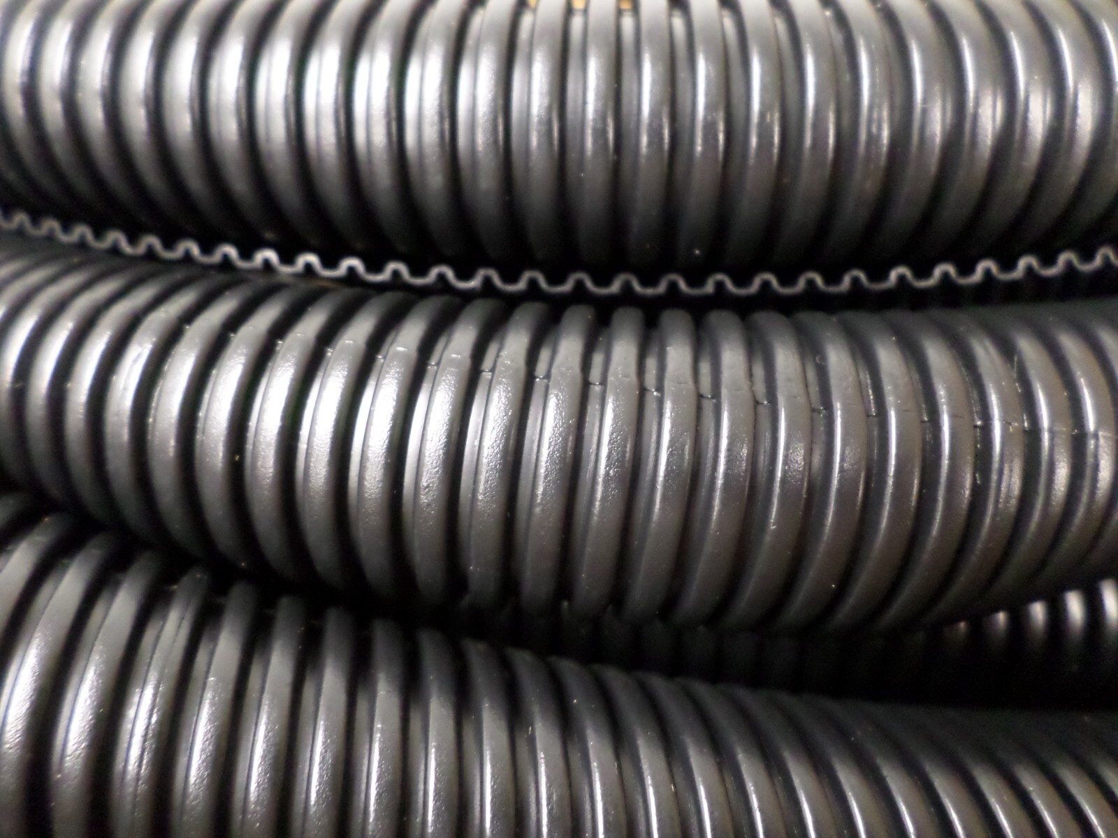 3/4″ x 10-Feet Black Poly Corrugated Split Wire Loom Protective Tubing