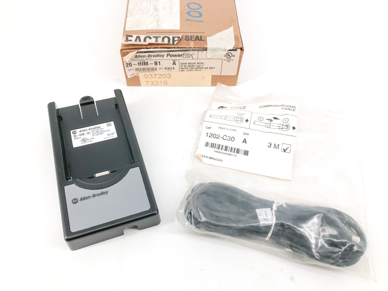 New Allen Bradley 20-HIM-B1 Bezel Kit w/ 1202-C30 Cable IP 20 NEMA Type 1