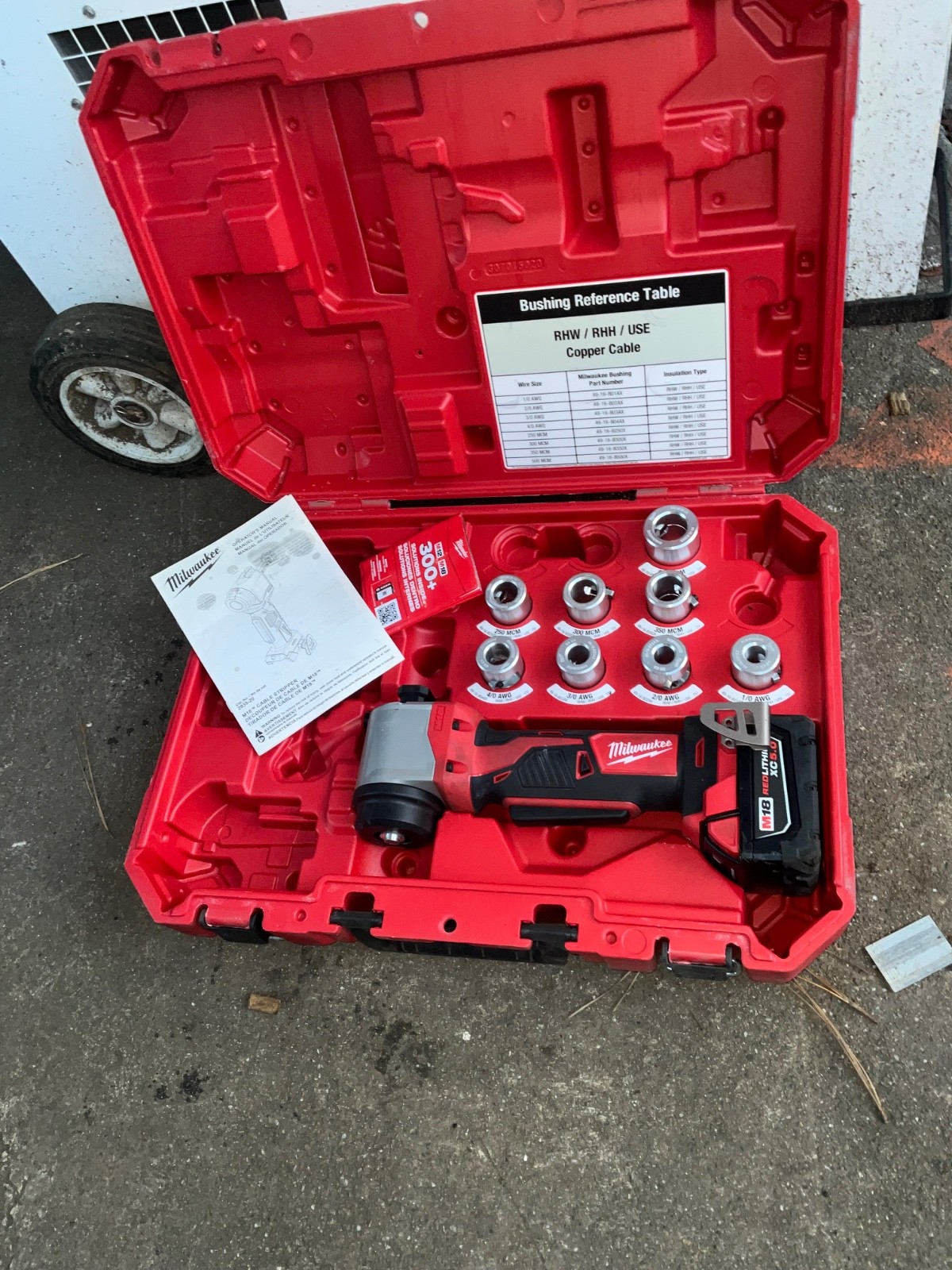 Pelacables Milwaukee 2935-20, batería de 5,0 Ah, 8 bujes de cobre, RHW, RHH,