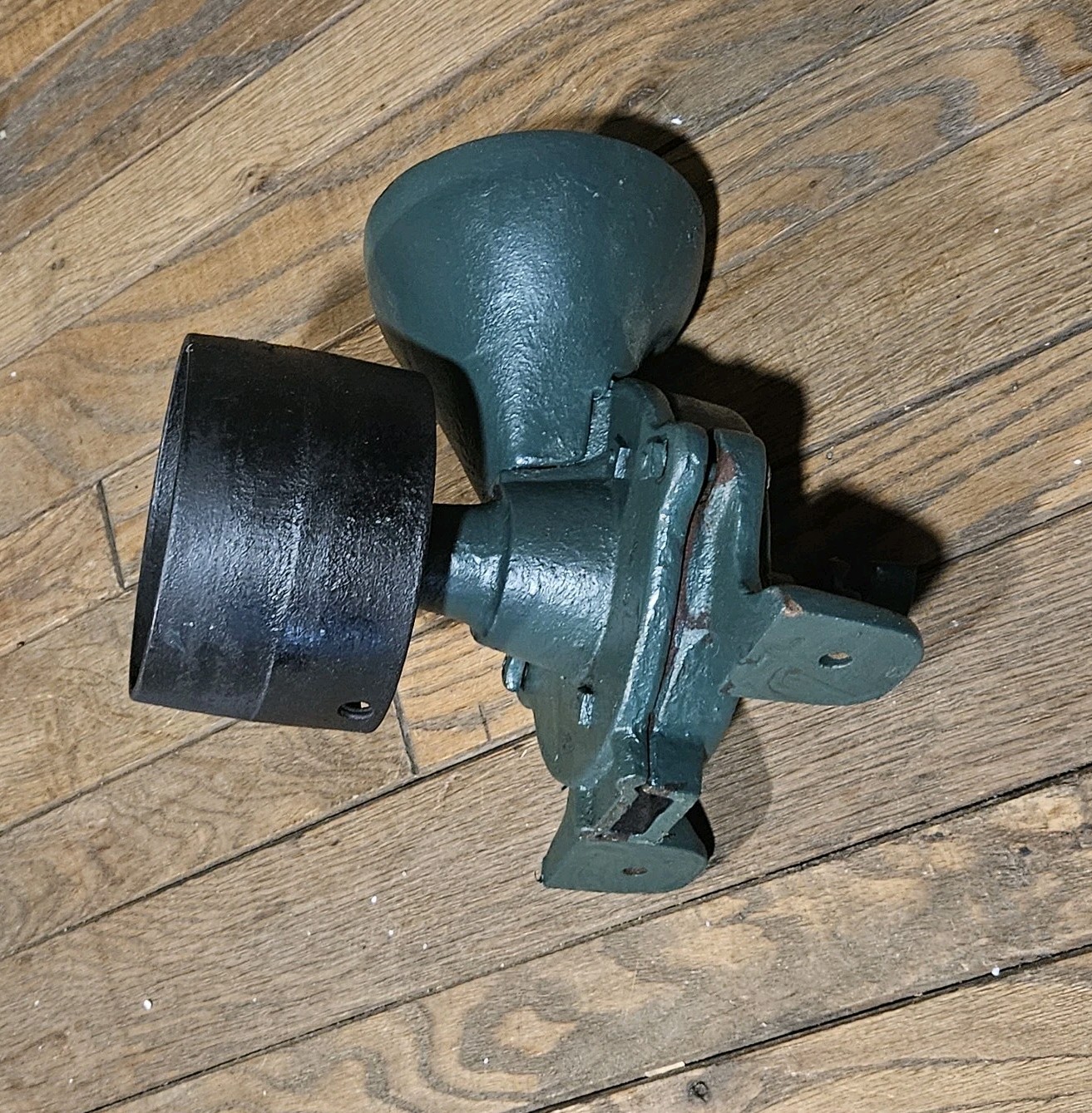 Antique Grain/ Corn Grinder Mill Hit-Miss Gas Engine 3″ Flat Belt Pulley 1880s