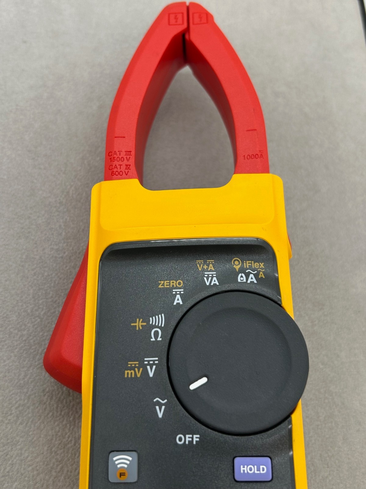 Fluke 393 FC Cat III 1500V TRMS Clamp Meter with Iflex i2500-18 – MINT used once