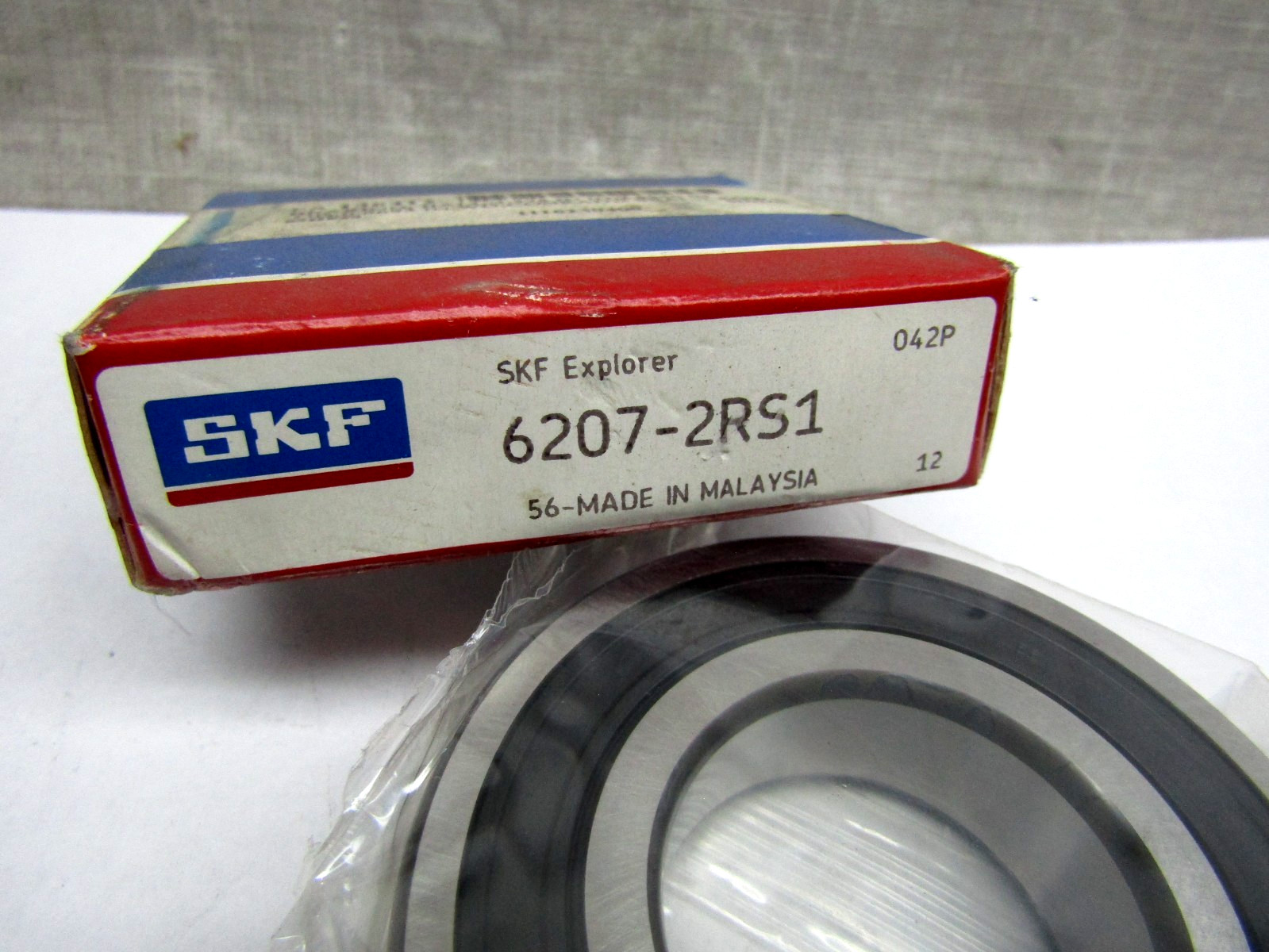 SKF 6207-2RS1 35mm x 72mm x 17mm Sealed Bearing