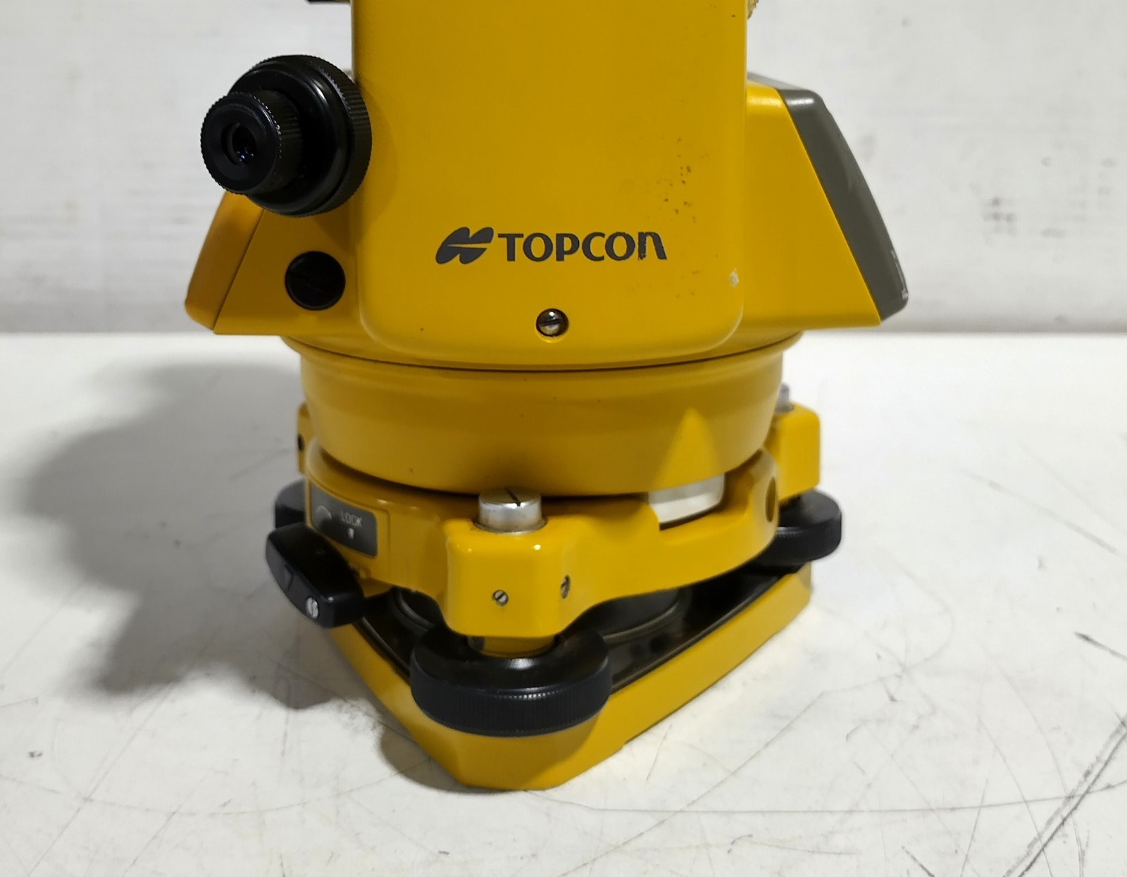 Topcon GTS-300 / GTS-304 7.2V DC Professional Electronic Survey Total Station