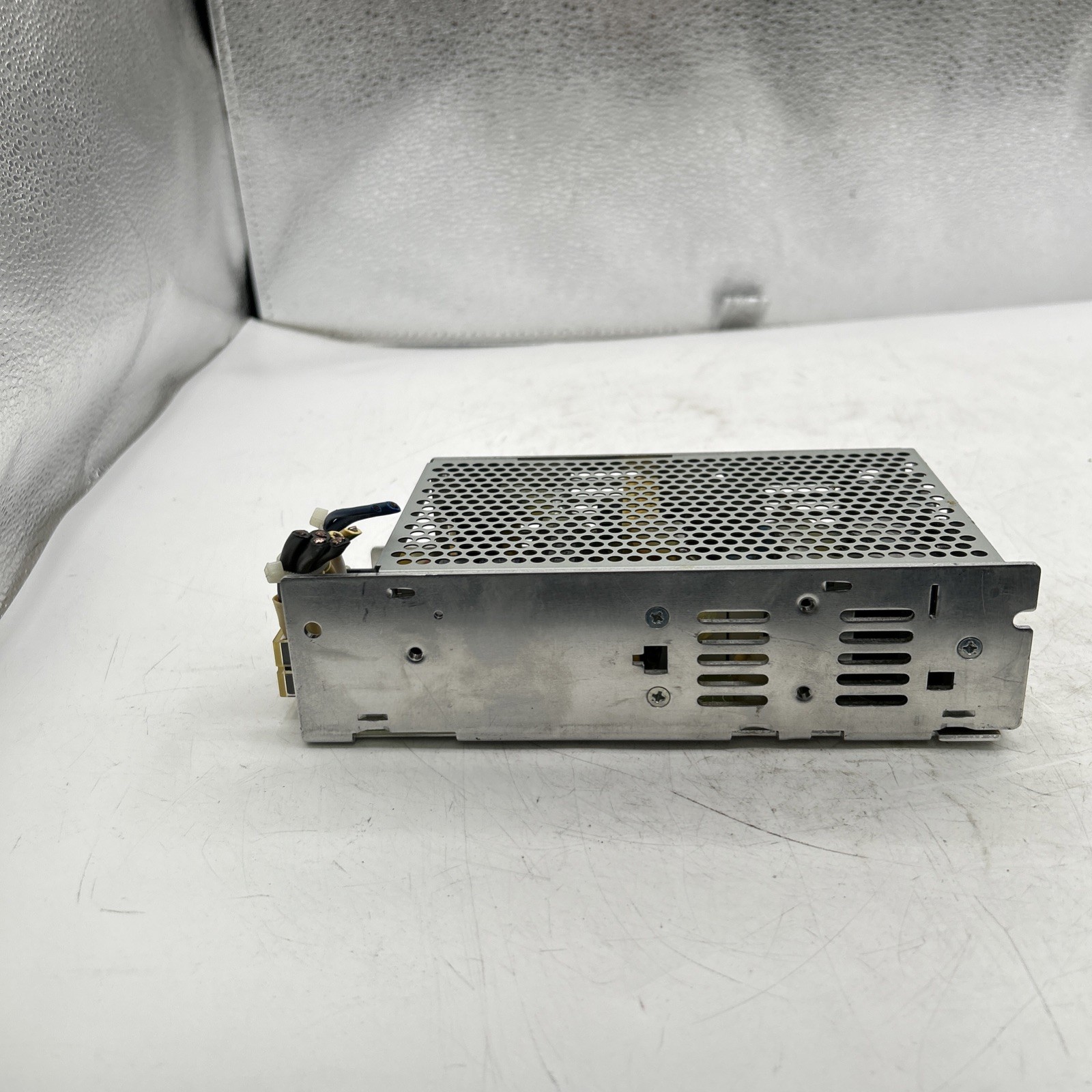 OMRON S82J-15024D POWER SUPPLY AC100-120/200-240V 50/60HZ 3.5/2.1A See Pics