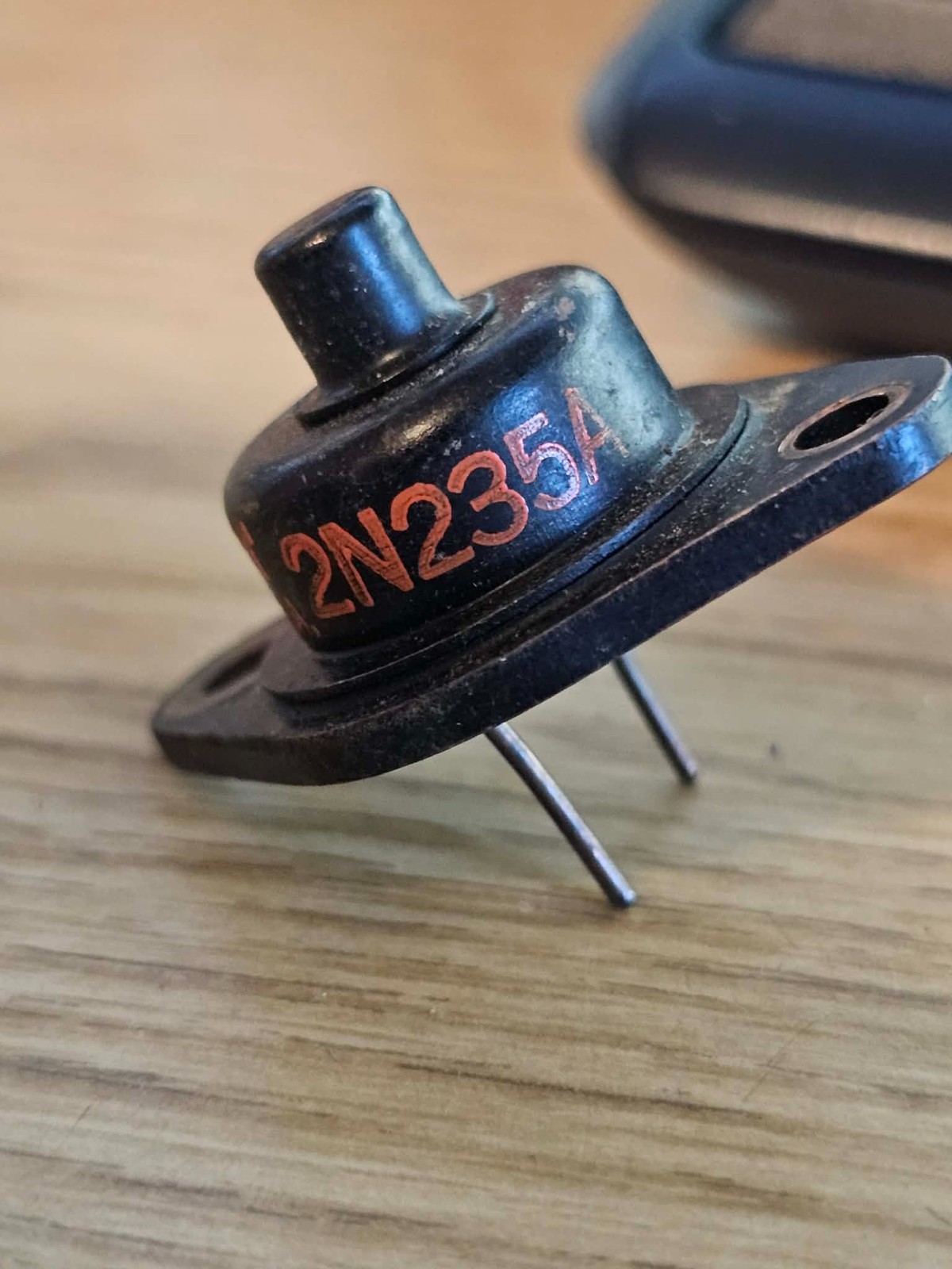 Early Rare Bendix 1st USA Germanium Transistor 2N235 Raised Top Black Clean 640