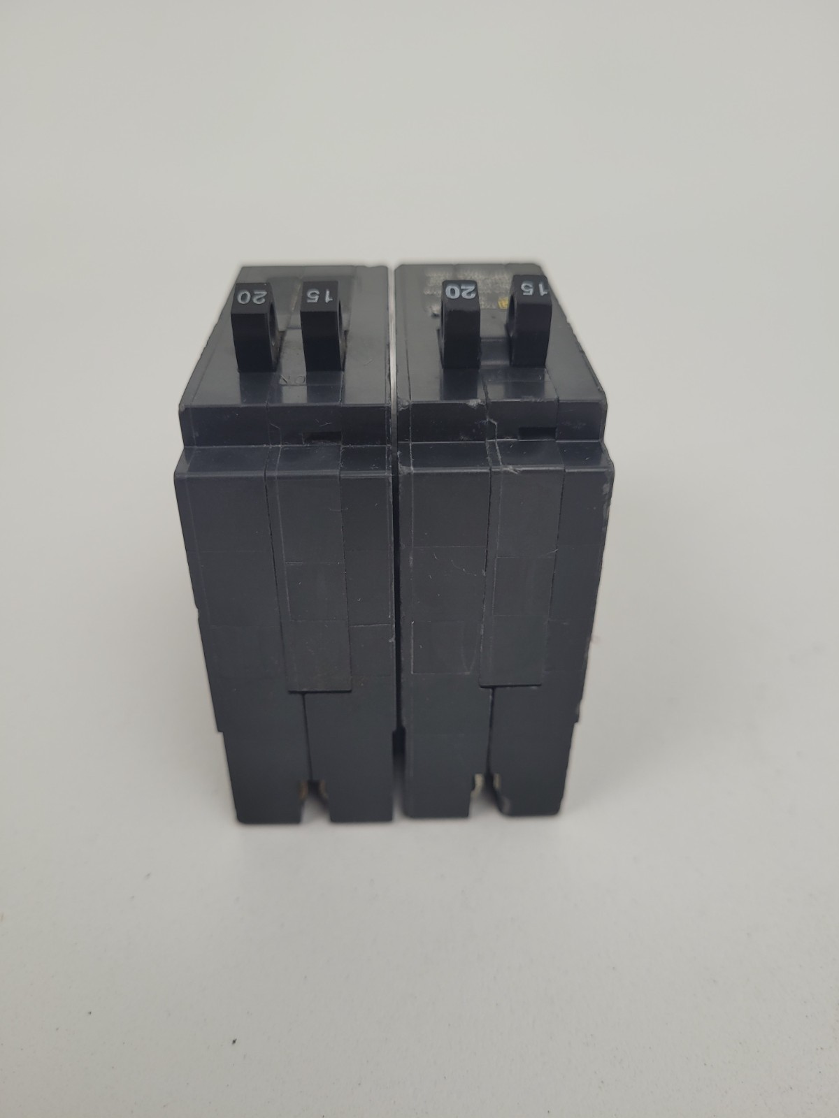 Lot of 2 – HOMT1520 Square D 15 / 20 Amp Tandem Circuit Breaker -Next Day Option