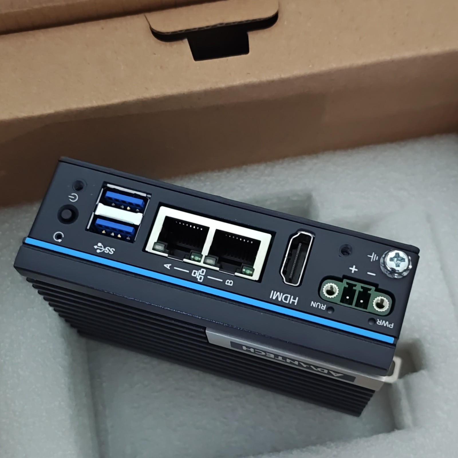 Advantech UNO-127-E23BA Automation Equipment ATOM x6413E 8GB DDR4 2LAN 2USB
