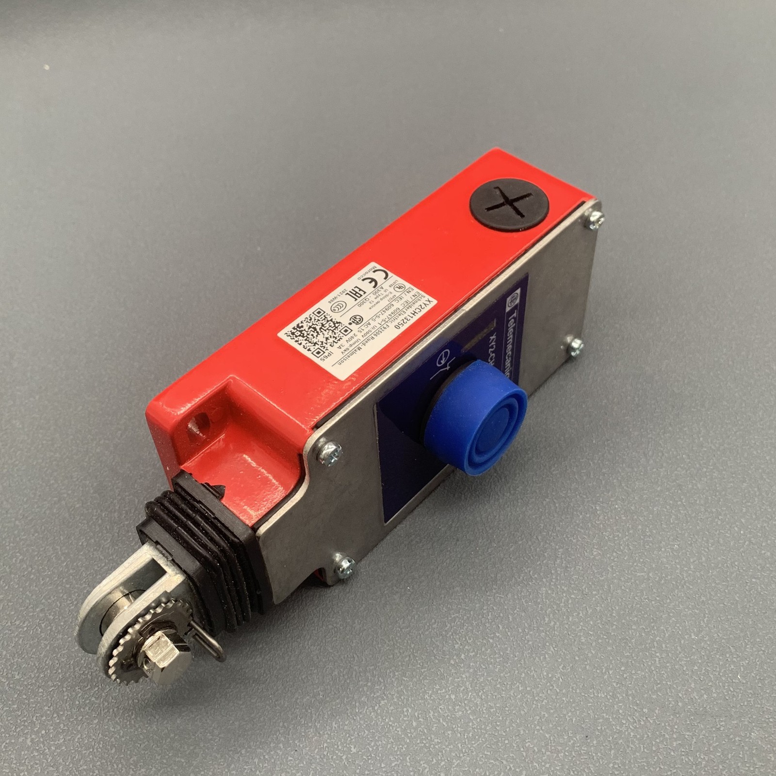 New in Box Schneider XY2CH13250 Emergency Stop Rope Pull Safety Limit Switch US