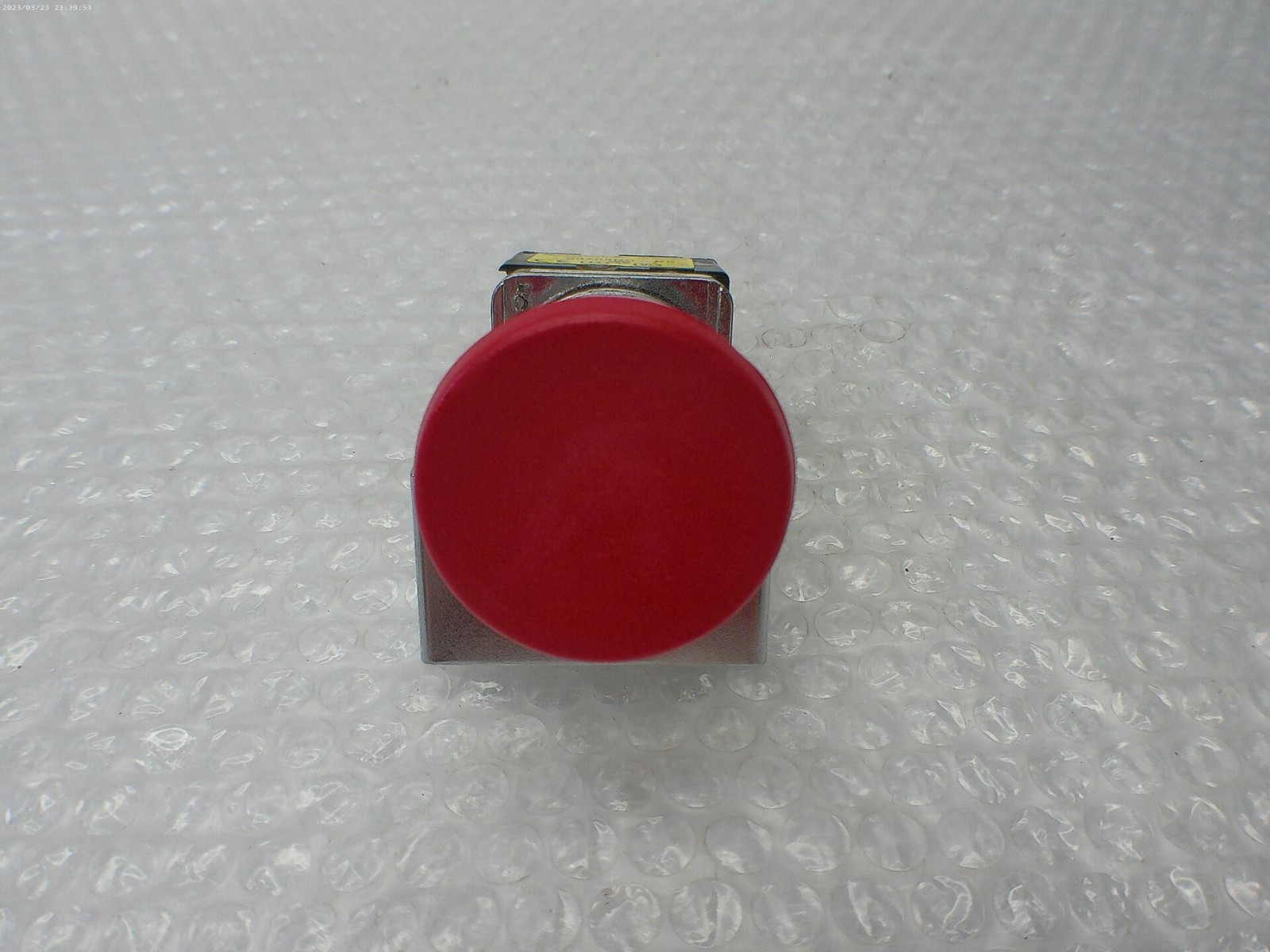 REES 40102-102 PUSHBUTTON RED NSNP