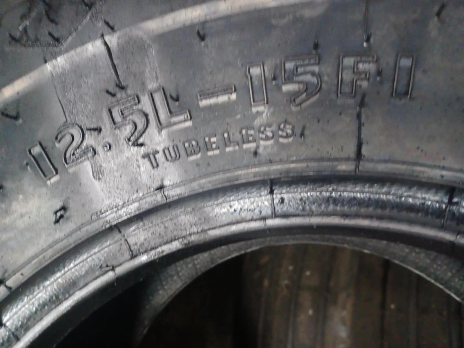 12.5L-15 TIRE NEW COSMETIC BLEM 8PLY HIGHWAY IMPLEMENT 12515 12.5L-15