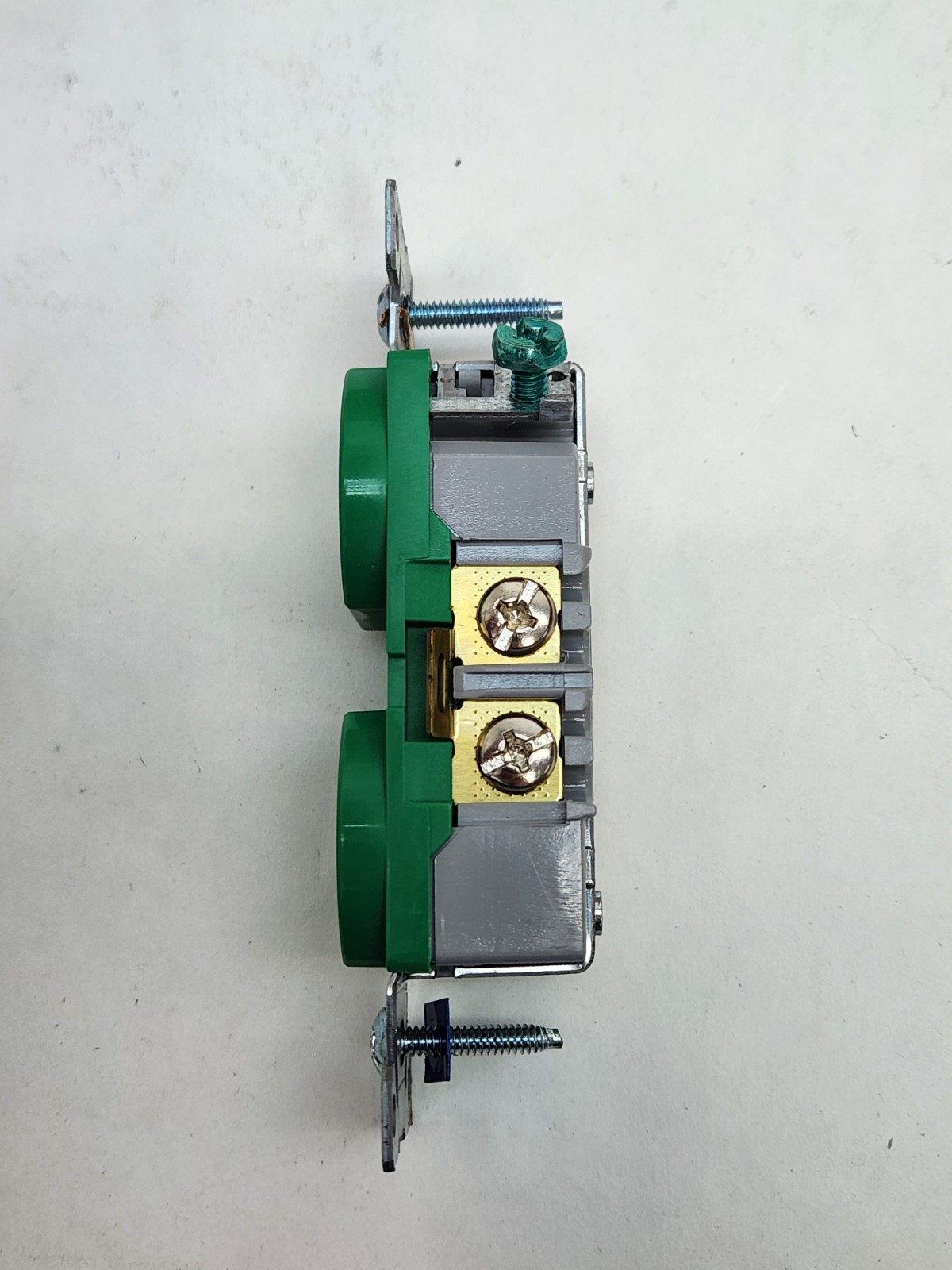 1 – NEW Eaton 5262CHGN 15A 125V Half Control Duplex Receptacle 5-15R 2P 3W Green