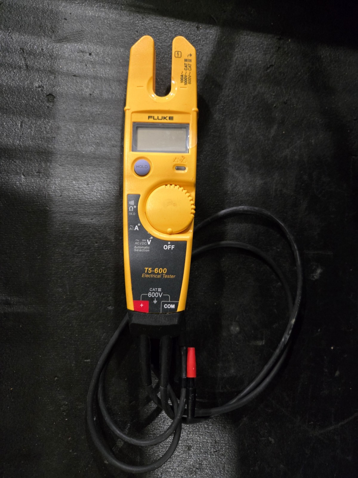 Fluke T5-600 CAT III 600V Handheld Electrical Tester Auto-Ranging Data Hold